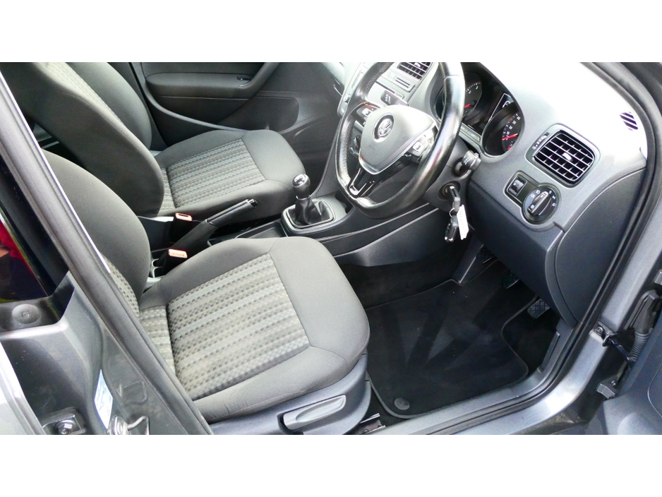 2017 Volkswagen Polo TRENDLINE 1.0 60HP MANUAL 5SPEED 5DR €12,250