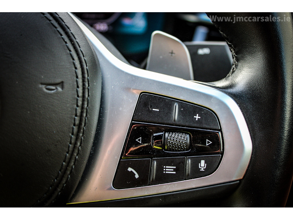 2021 BMW 5 Series - image 18