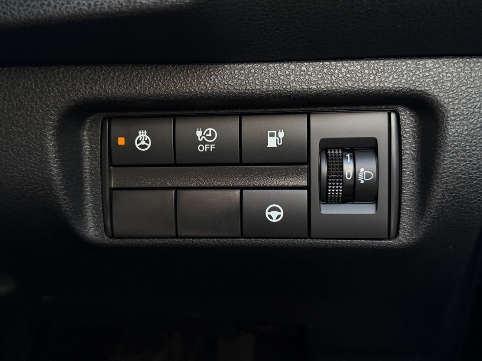 2024 Nissan Leaf - image 17