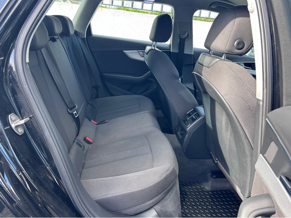 2016 Audi A4 - image 5