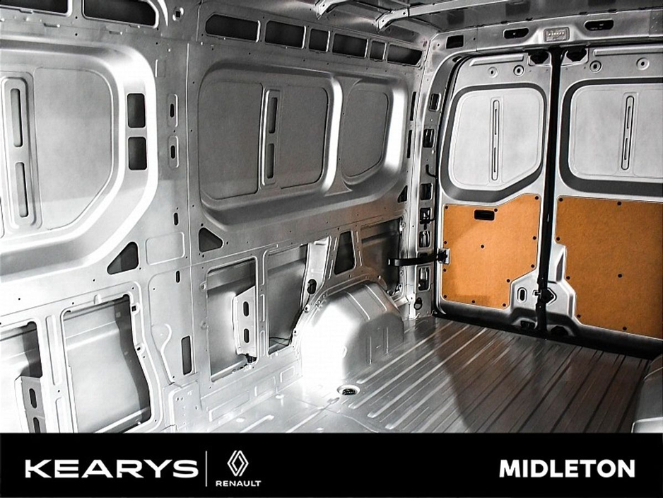 2026 Renault Master - image 8
