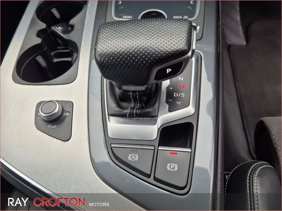 2017 Audi Q7 - image 9