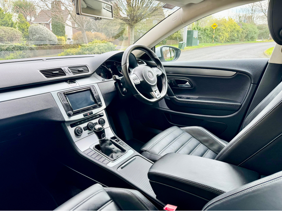 2016 Volkswagen Passat - image 25