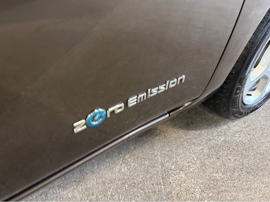 2017 Nissan Leaf - image 15