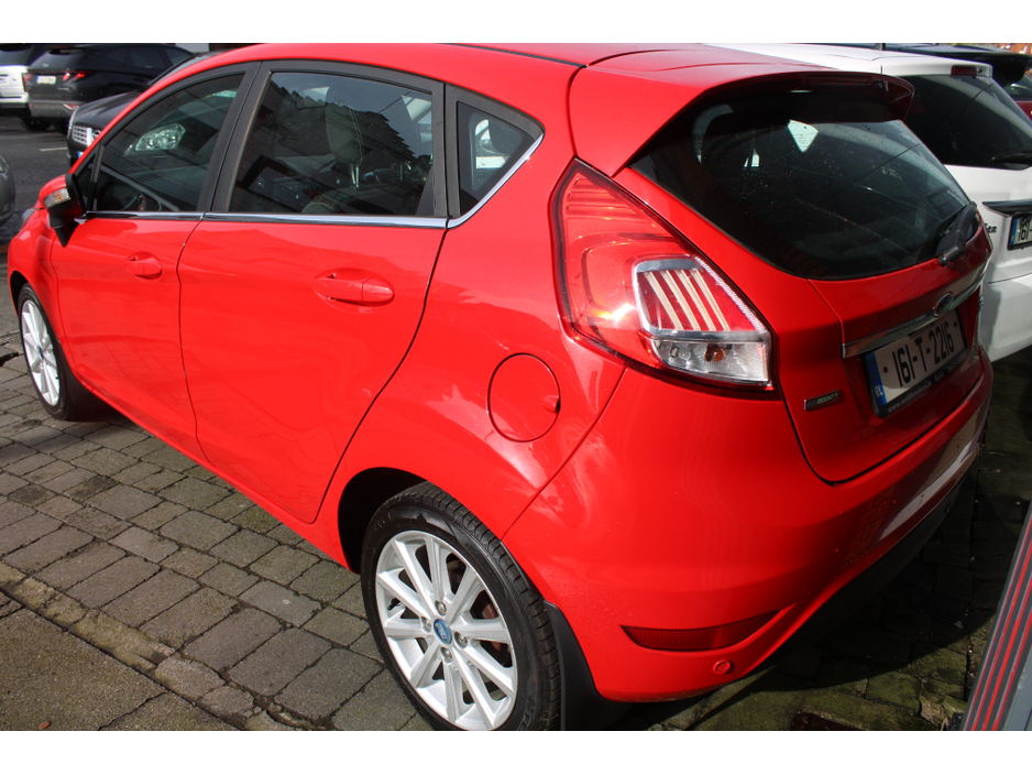2016 Ford Fiesta - image 5