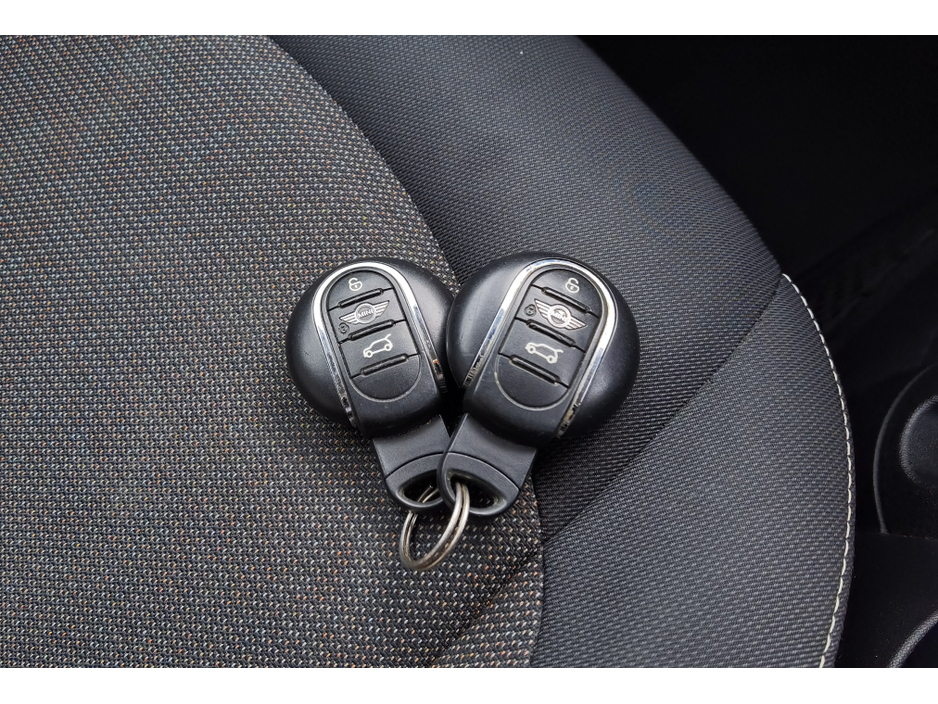 2014 MINI One - image 15