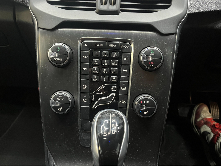 2014 Volvo V40 €10950 2014 VOLVO V40 T4 1.6 AUTOMATIC / ELECTRIC MEMORY & HEATED SEATS / CRUISE CONTROL €10,950