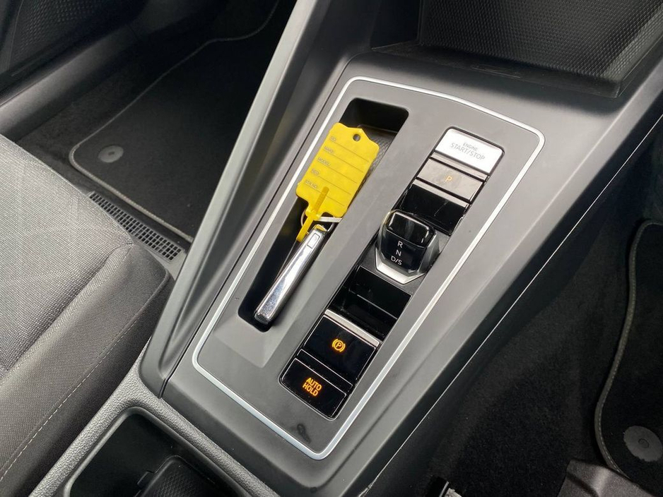 2023 Volkswagen Golf - image 11