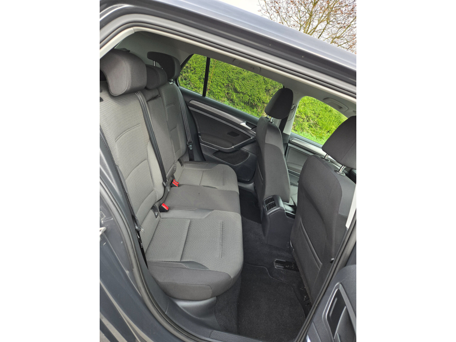 2018 Volkswagen Golf - image 5