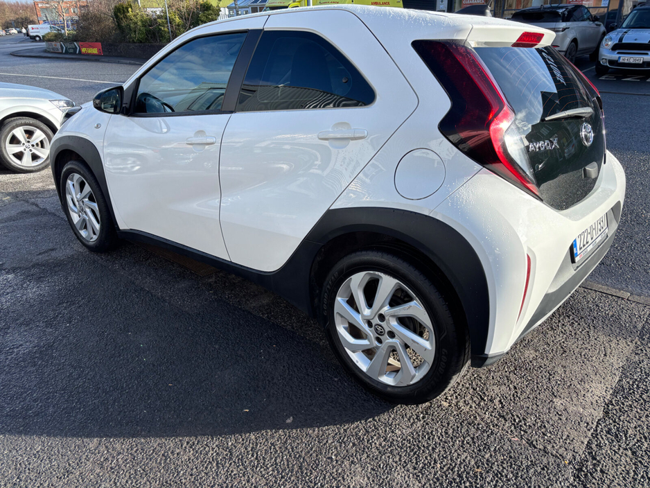 2022 Toyota Aygo 1.0 VVT-i x-play Smartphone €13,500