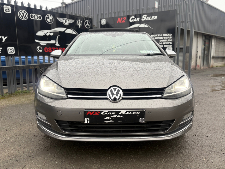 2014 Volkswagen Golf - image 2