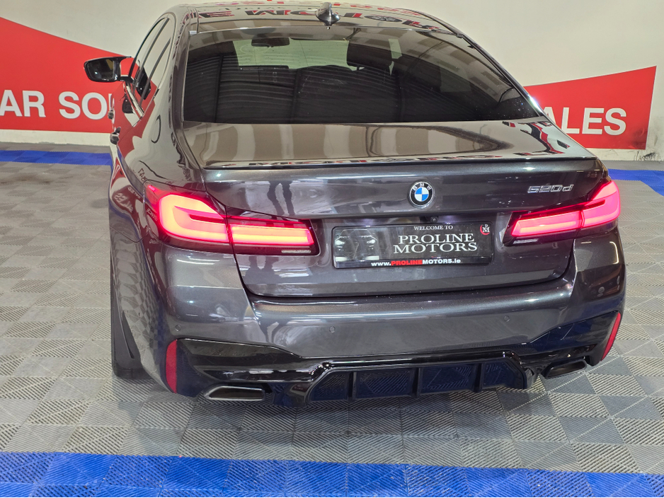 2021 BMW 5 Series - image 8