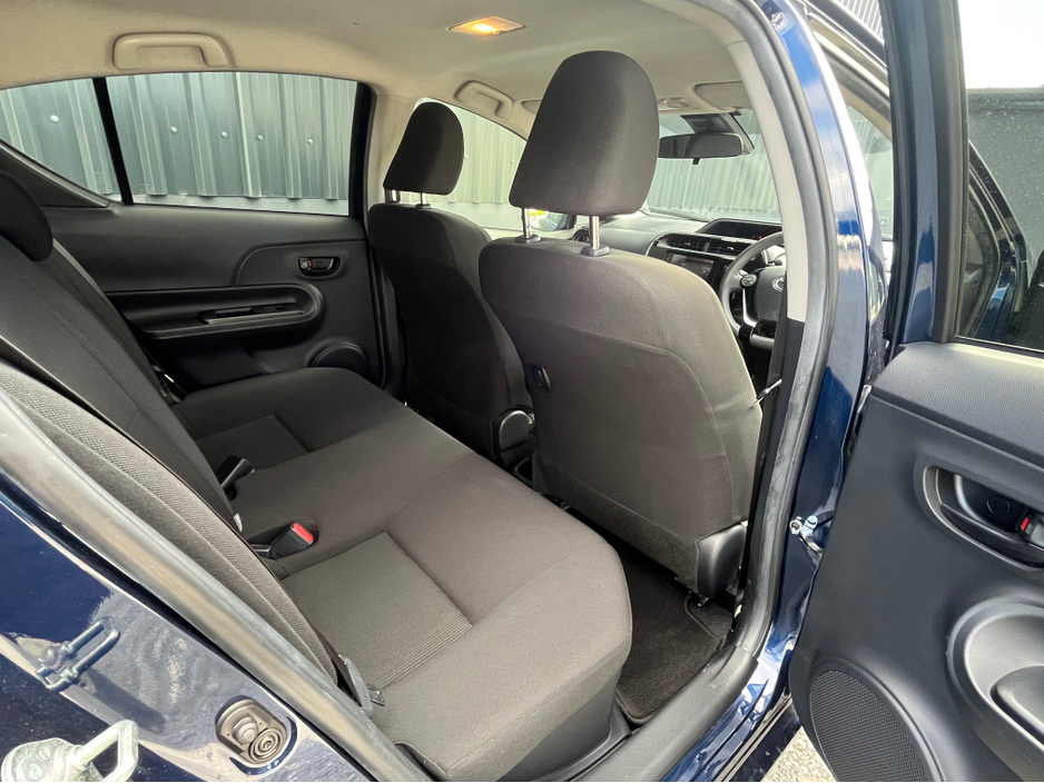 2019 Toyota Aqua - image 4