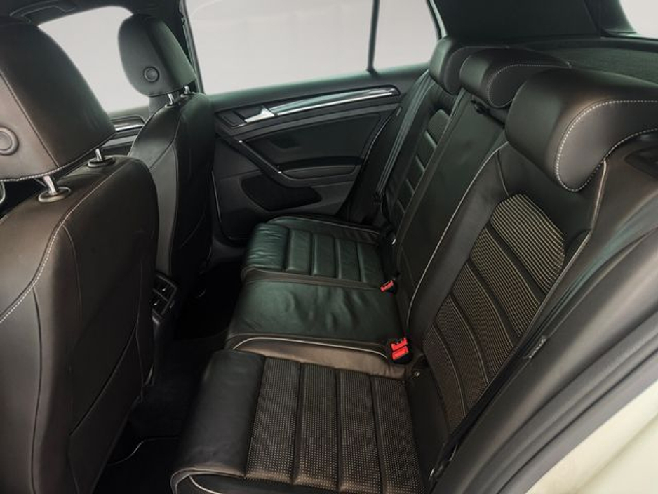 2017 Volkswagen Golf - image 16