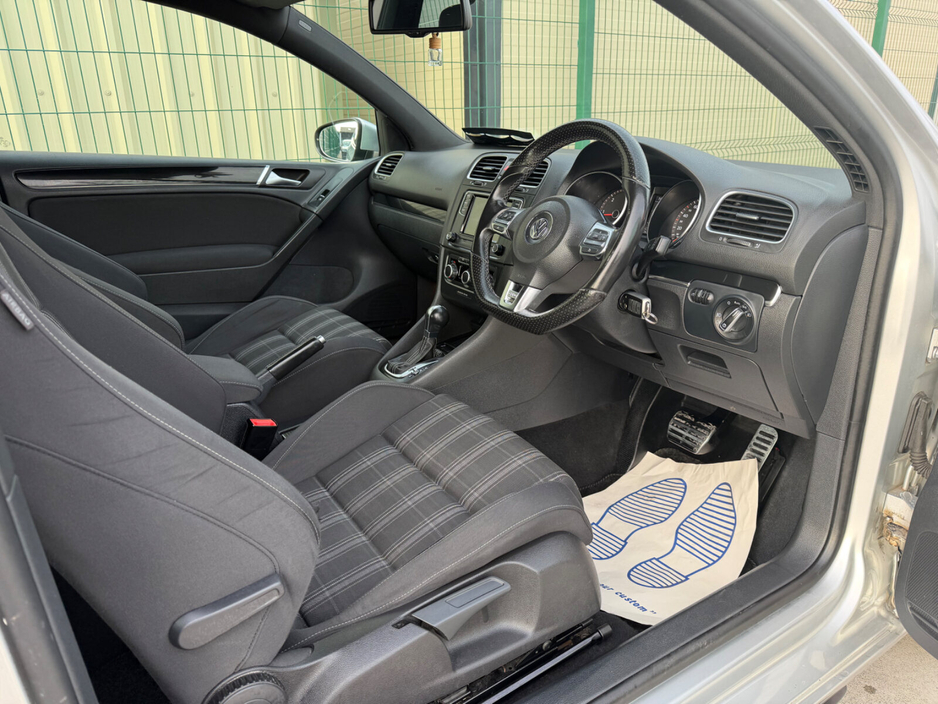 2010 Volkswagen Golf - image 9