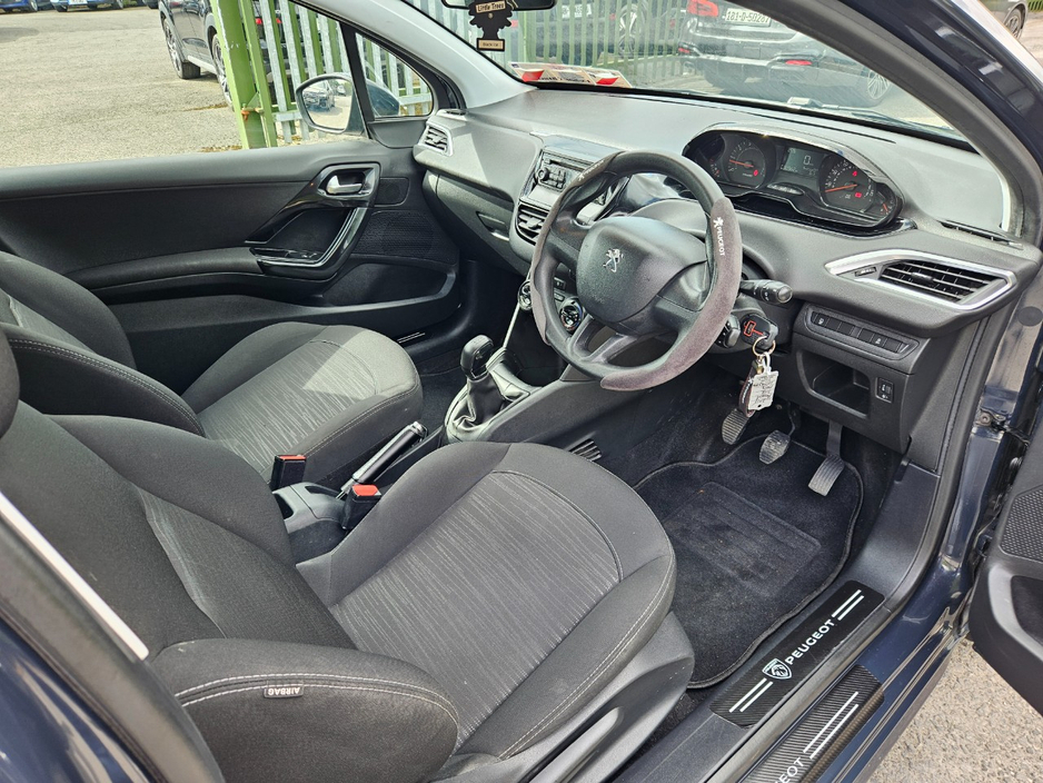 2015 Peugeot 208 - image 7