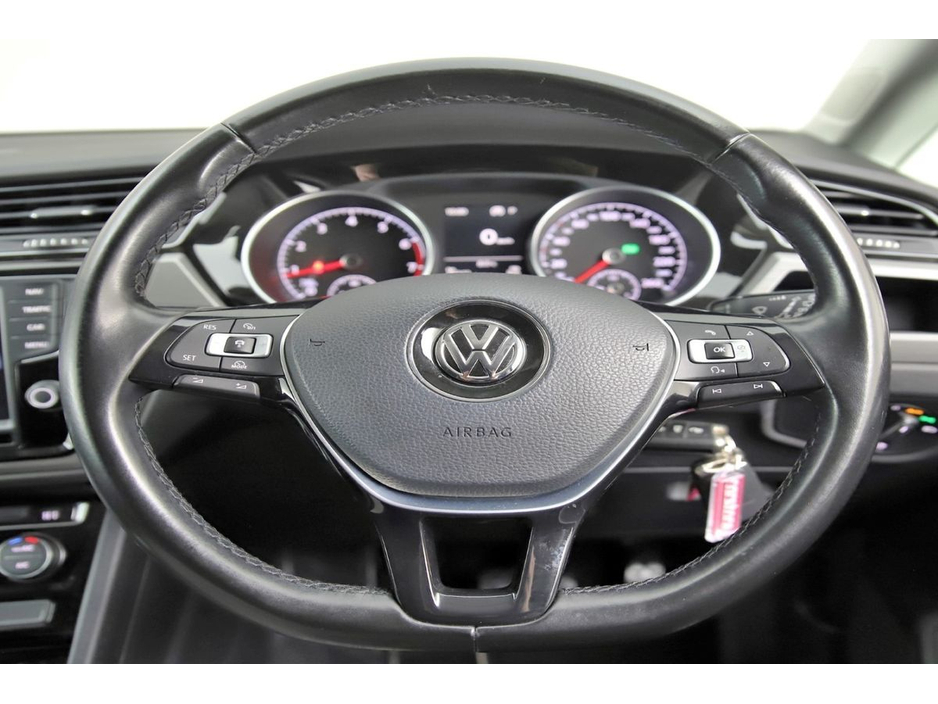 2016 Volkswagen Touran - image 18