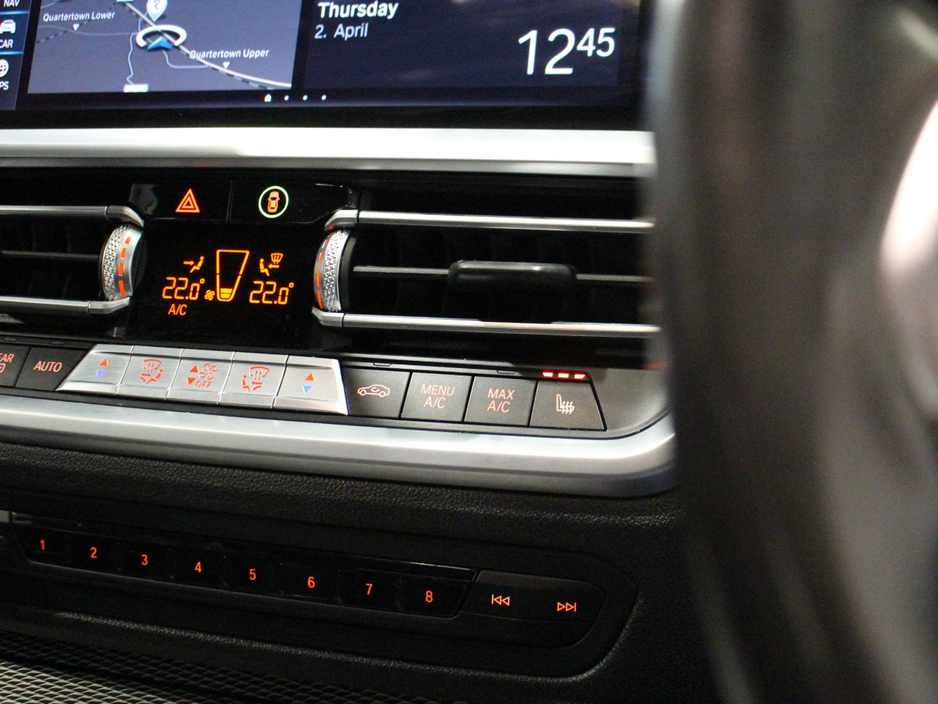 2019 BMW 3 Series - image 22