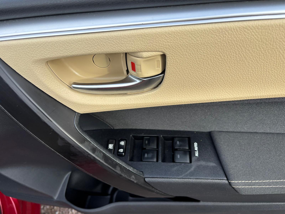 2017 Toyota Corolla - image 4