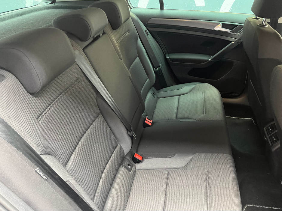 2020 Volkswagen Golf - image 11