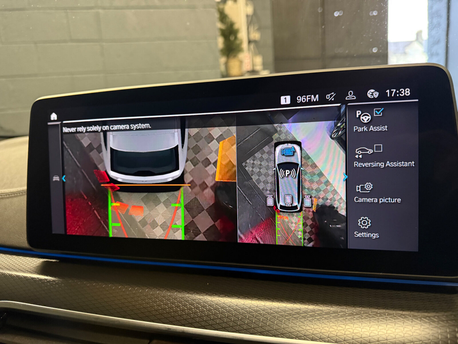 2022 BMW 5 Series - image 11