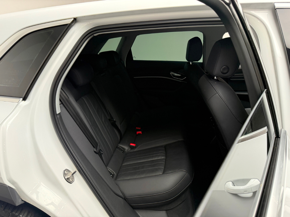 2021 Audi e-tron - image 12