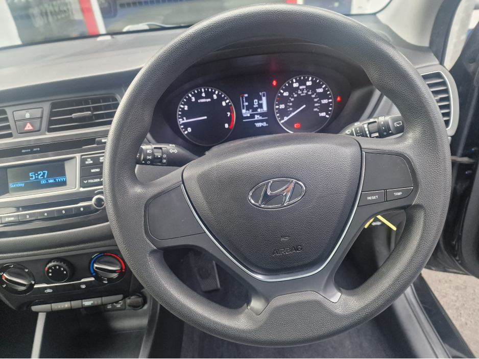 2017 Hyundai i20 - image 14