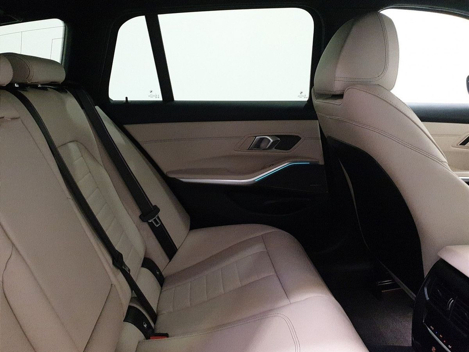 2024 BMW 3 Series - image 22