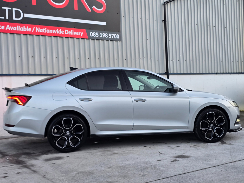 2022 Skoda Octavia - image 8