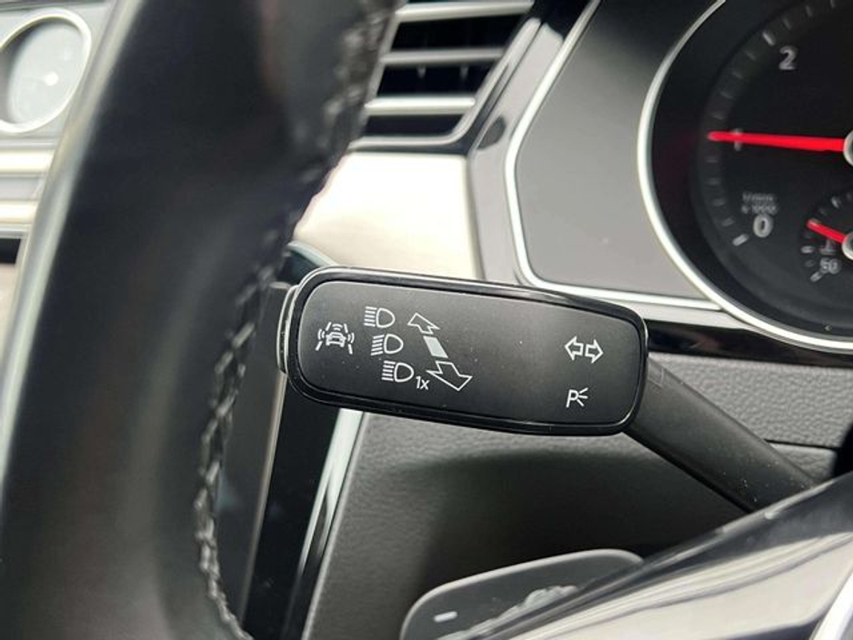 2018 Volkswagen Passat - image 18