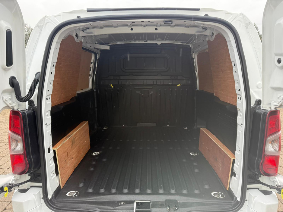 2022 Peugeot Partner PROFESSIONAL PREMIUM BLUEHDI L1 €14,550
