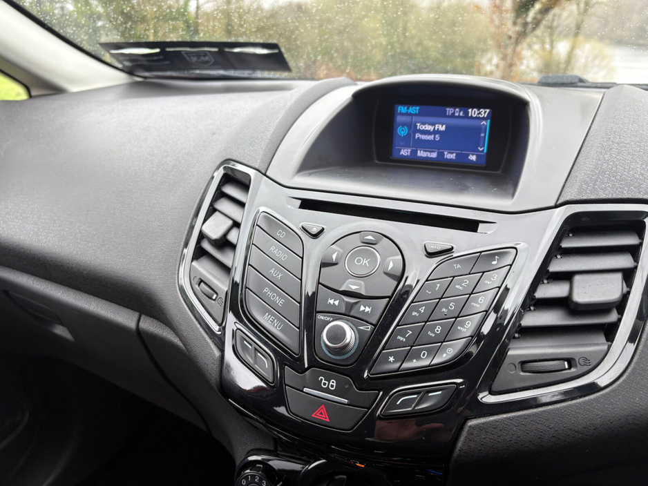 2016 Ford Fiesta - image 9