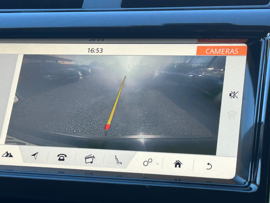 2018 Land Rover Discovery - image 22