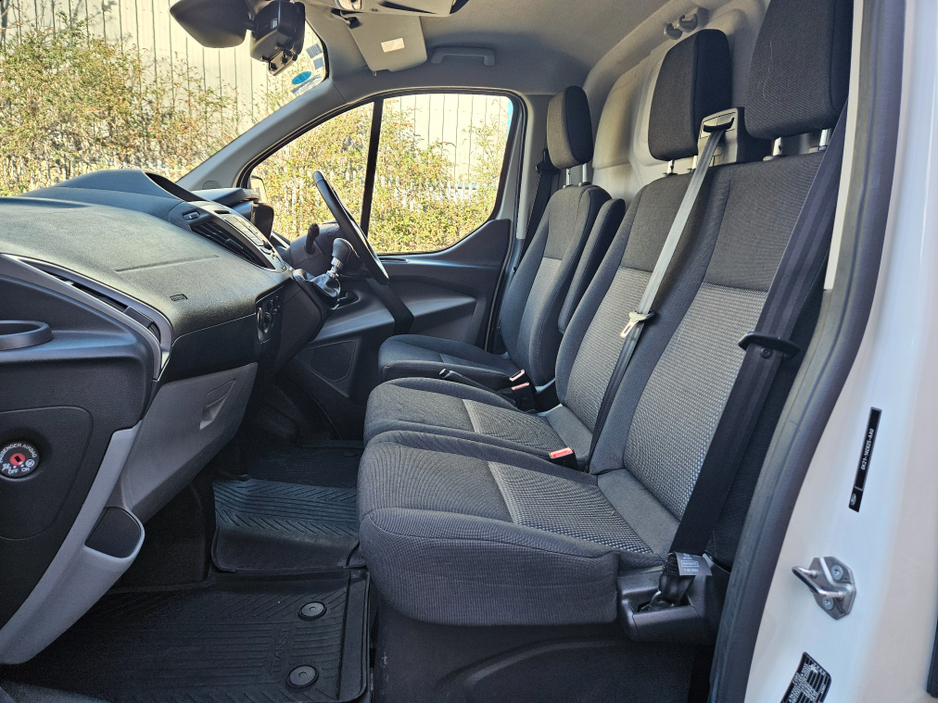 2018 Ford Transit Custom - image 15