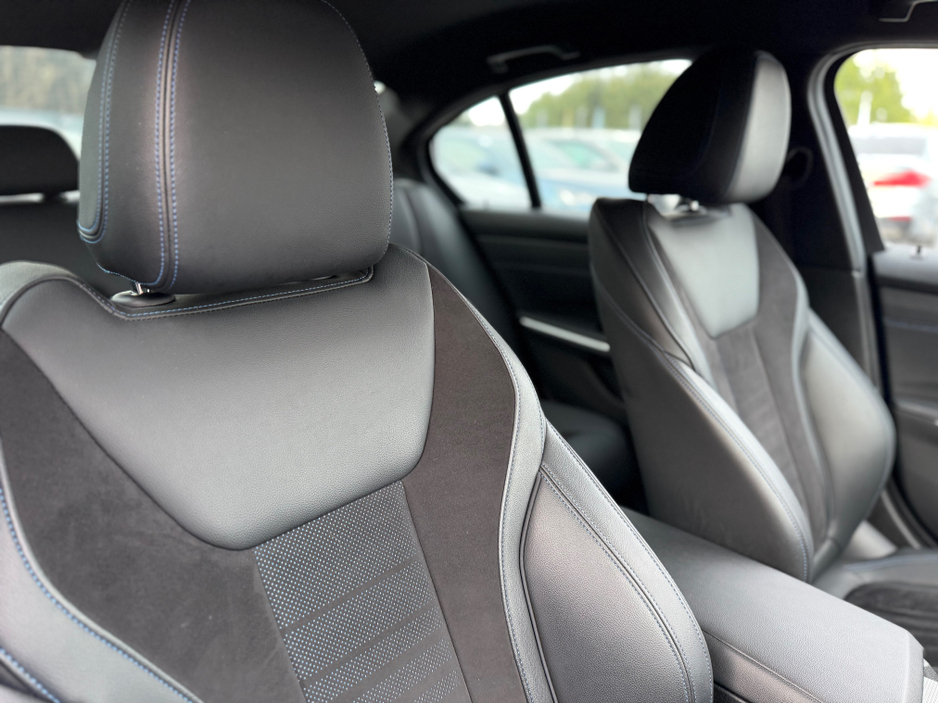 2020 BMW 3 Series - image 14
