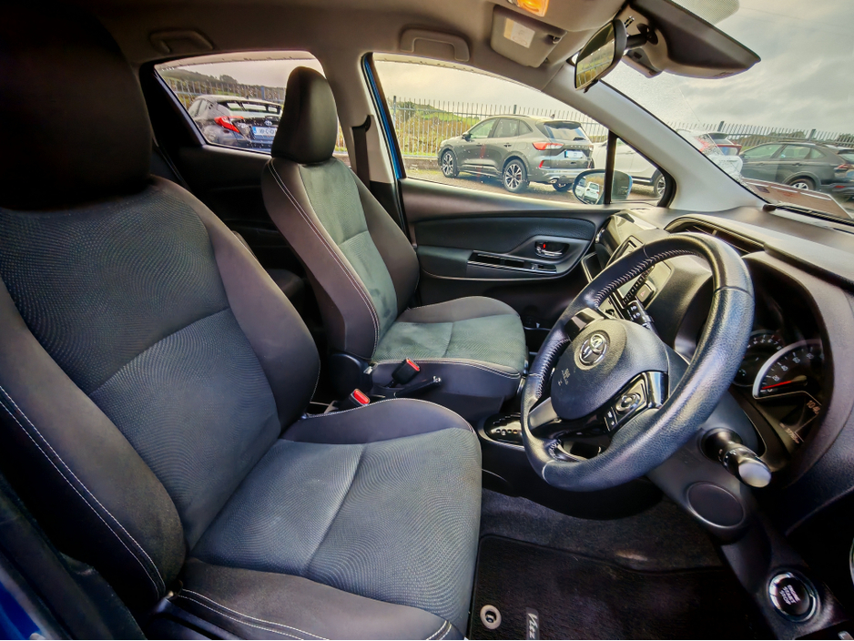 2017 Toyota Yaris - image 8