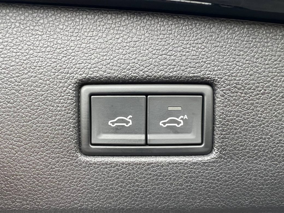 2018 Volkswagen Tiguan - image 15