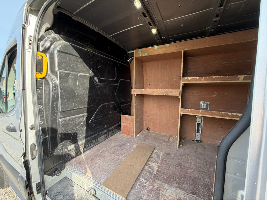 2017 Ford Transit - image 18