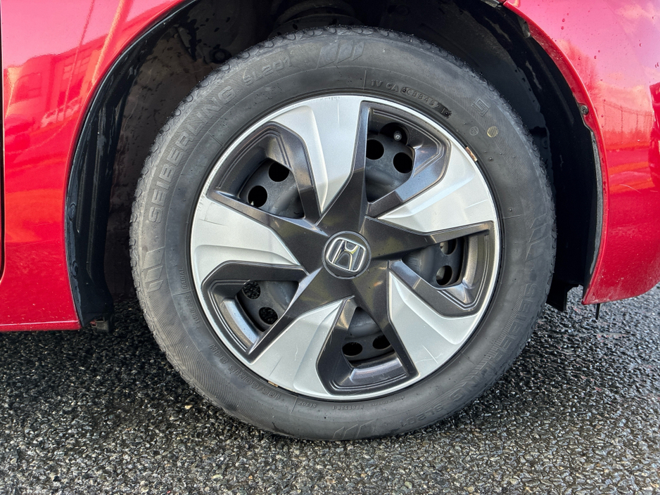 2016 Honda Fit 1.5L Petrol Hybrid Automatic €11,950