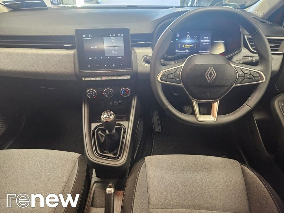 2025 Renault Clio - image 2