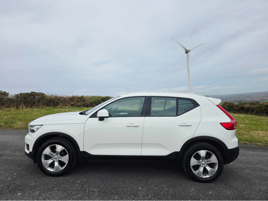 2019 Volvo XC40 - image 3