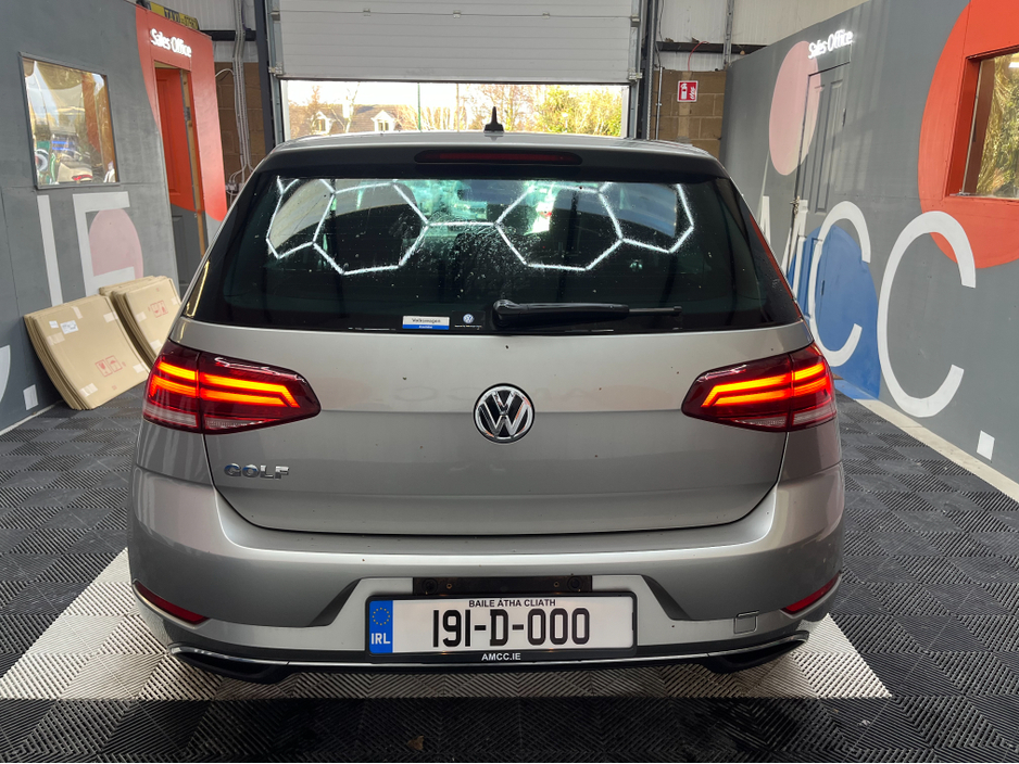 2019 Volkswagen Golf - image 3
