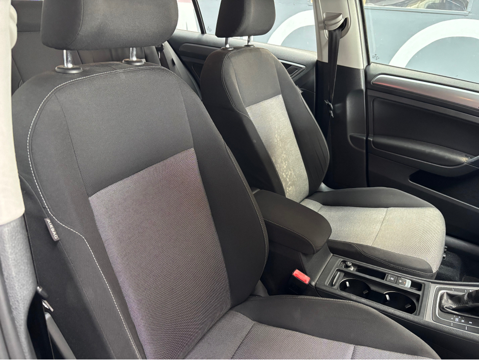 2014 Volkswagen Golf - image 8