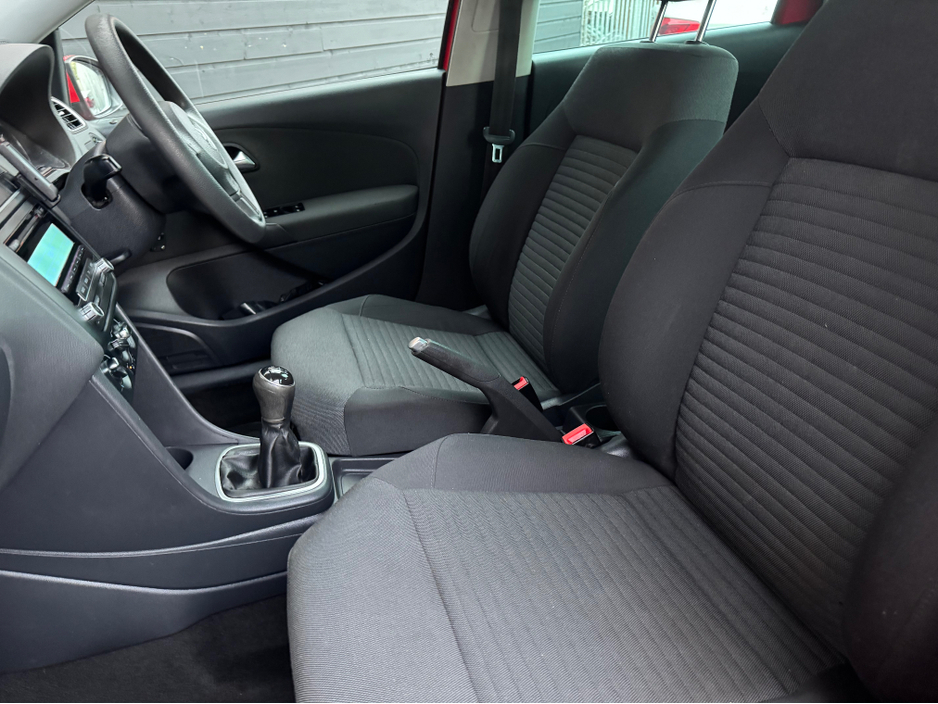 2013 Volkswagen Polo - image 12