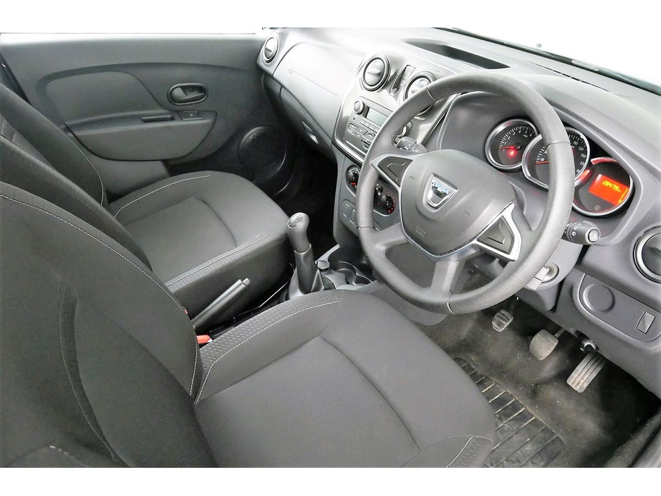 2017 Dacia Sandero - image 13