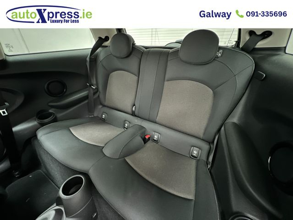 2017 MINI Cooper D - image 10