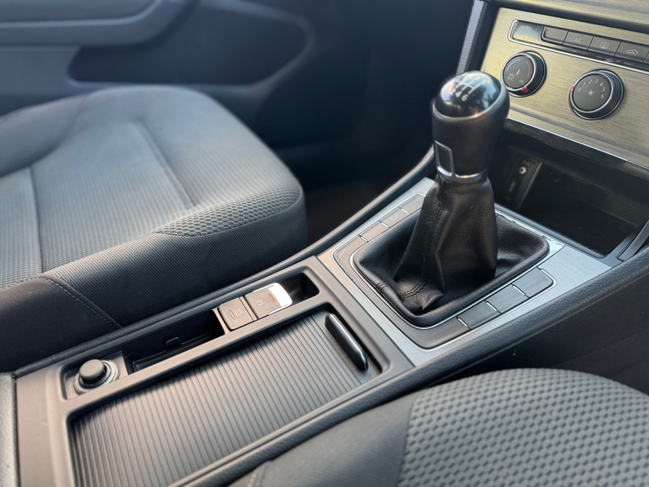 2013 Volkswagen Golf - image 13