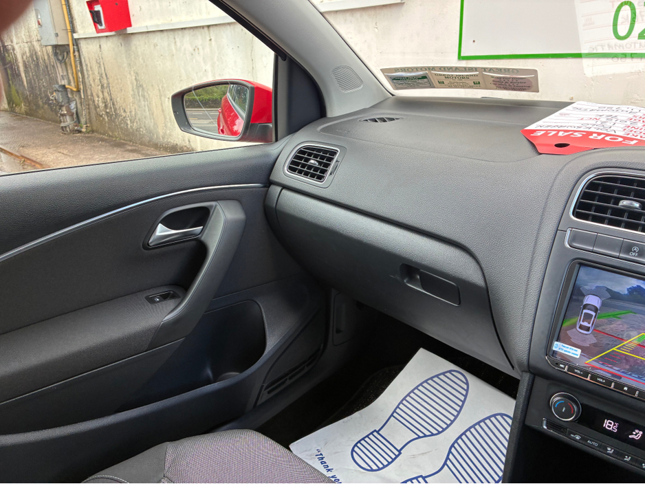 2015 Volkswagen Polo - image 23