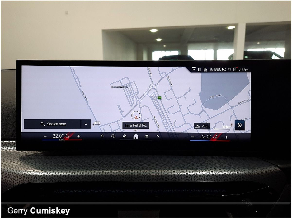 2025 BMW 3 Series - image 7