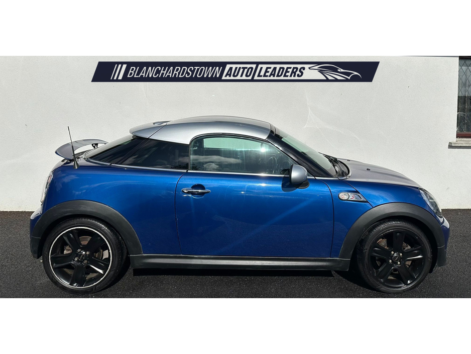 2011 MINI Cooper - image 2